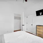 Modern Living In Thomas Square!