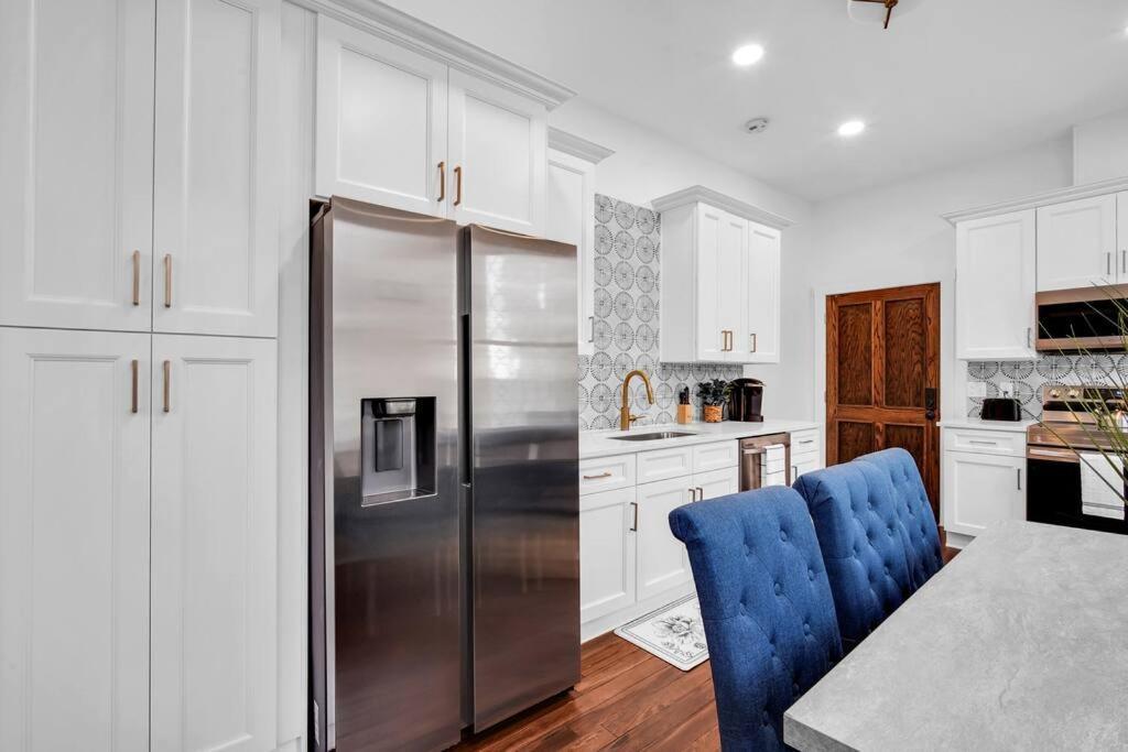 Modern Living In Thomas Square! Apartment Savannah