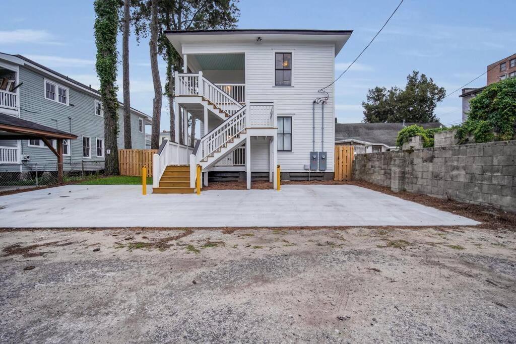 Modern Living In Thomas Square!